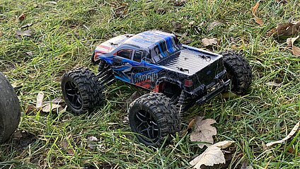 ferngesteuertes-auto-garten