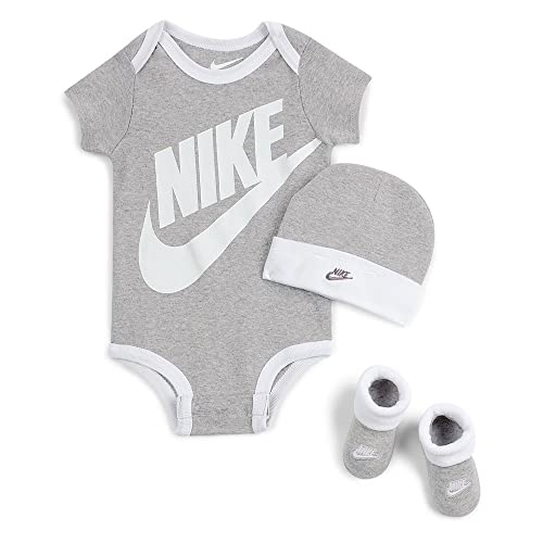 Nike Baby-Jungen Hat, Bodysuit and Bootie Three Piece Set Socken, Graue Sportbekleidung, 0-6 Monate